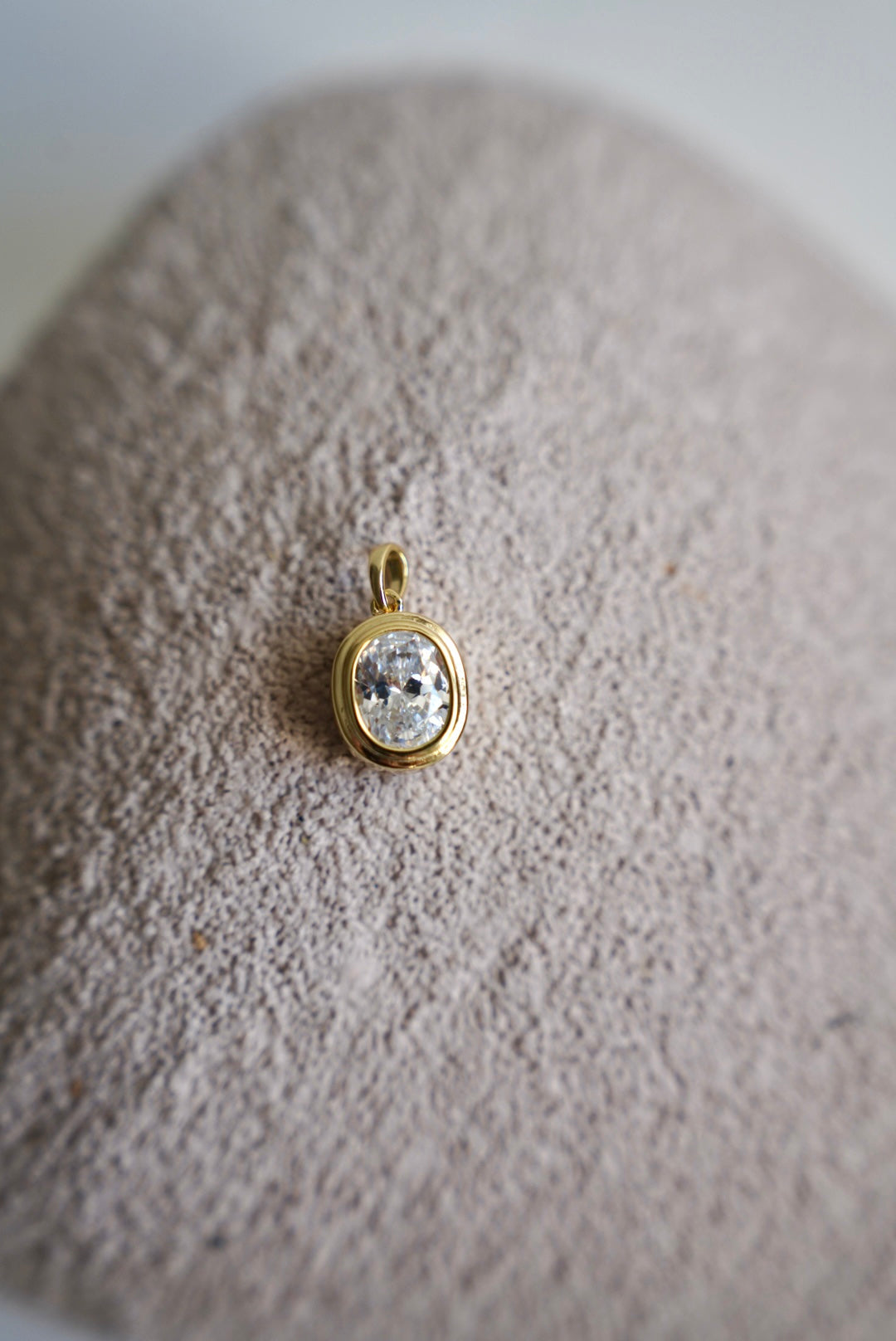 Kendall Oval Pendant