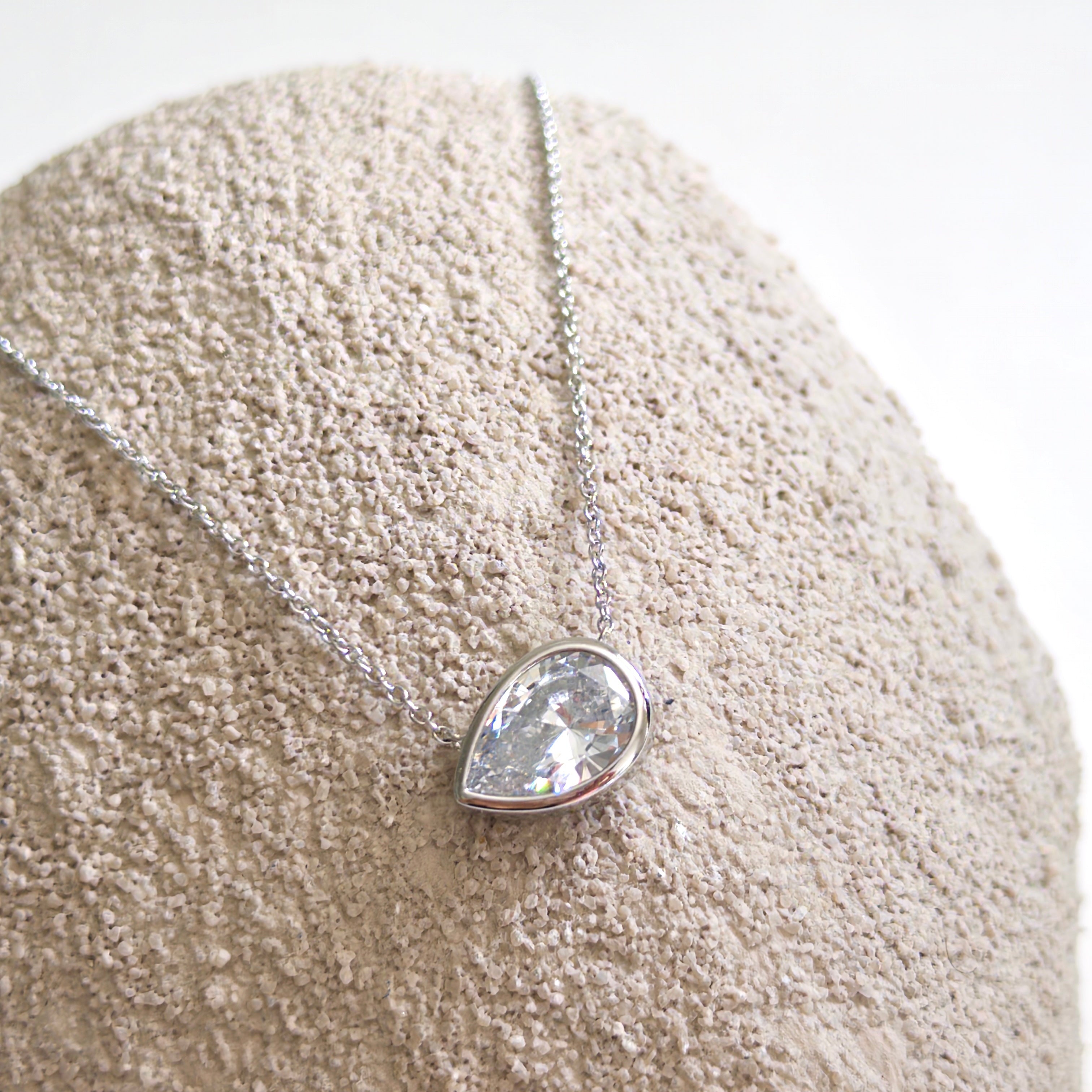 Arlet Pear Necklace